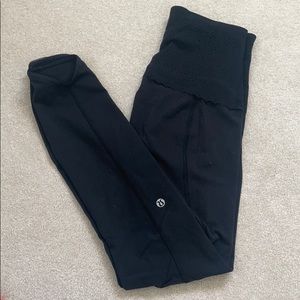 Lululemon leggings 7/8 length w/ design waistband
